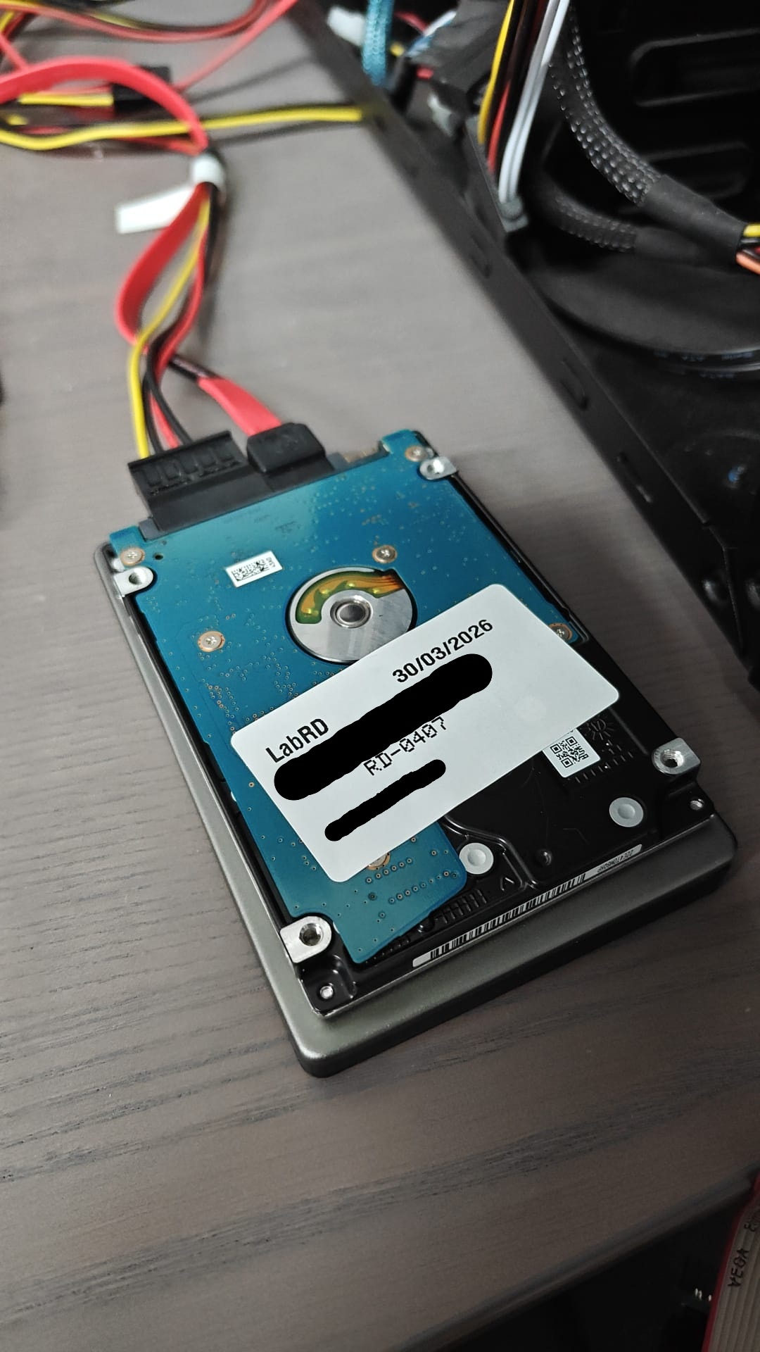 Recupero dati HDD Milano caso reale RD-00407 — Samsung SpinPoint HM322IX con etichetta LabRD in lavorazione nel laboratorio di Bari